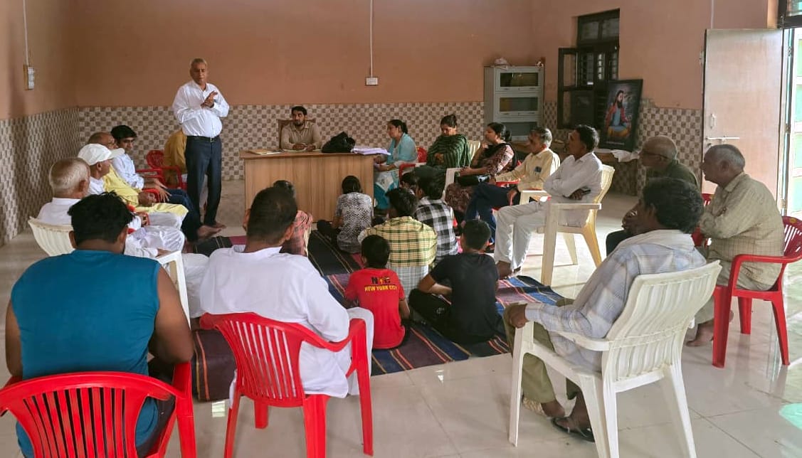 भिवानी के प्रेमनगर गांव में सजी ग्राम सभा, वोटिंग लिस्ट को सुधारने के लिए ग्रामीणों को दी गई अहम जानकारी