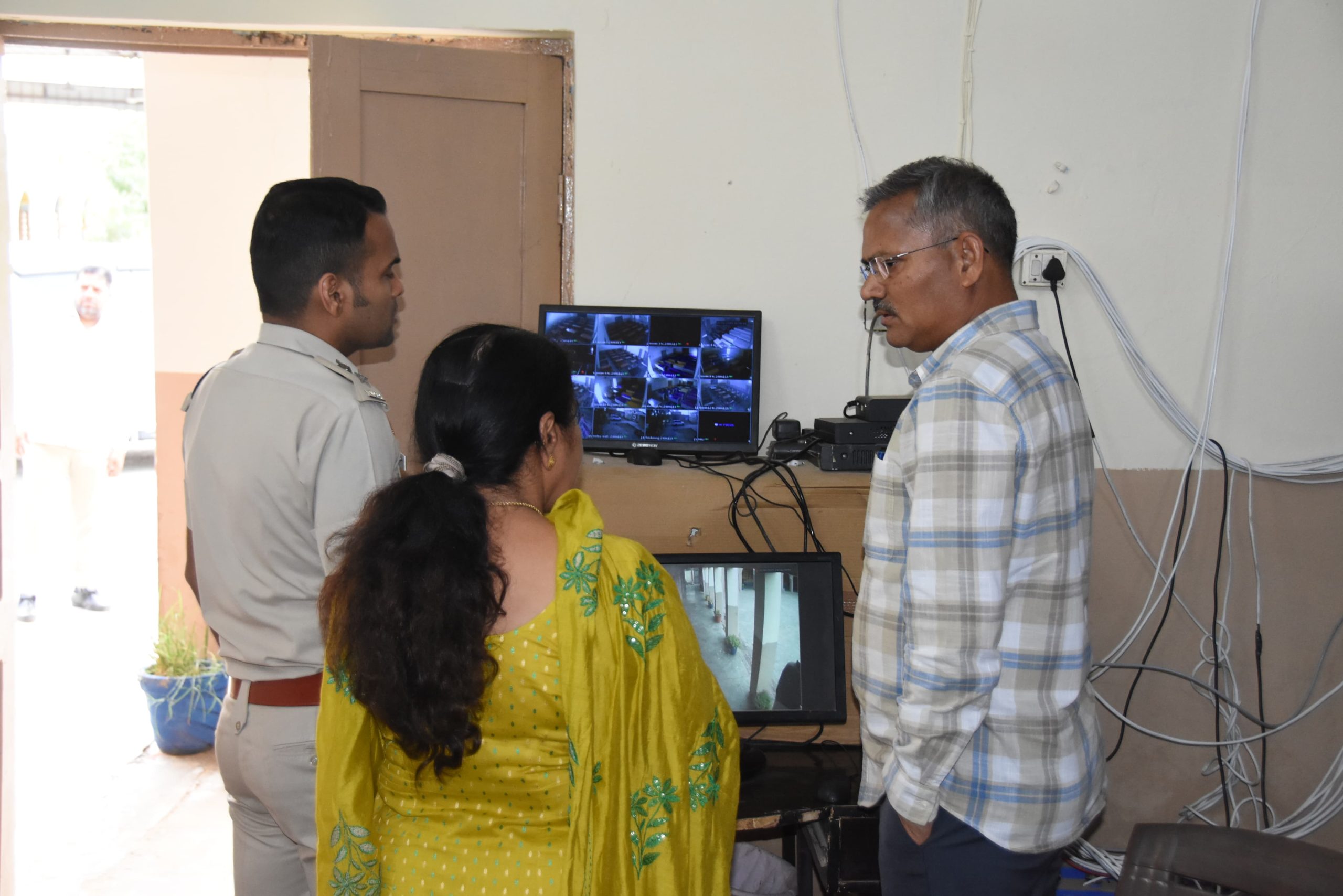 हिसार में नीट परीक्षा को लेकर प्रशासन मुस्तैद: डीसी ने परखे इंतजाम, परीक्षार्थियों के लिए चलेंगी स्पेशल बसें