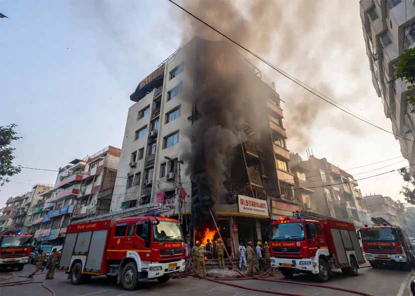 दिल्ली के मालवीय नगर के रेस्टोरेंट में भीषण आग, 4 लोगों की मौत