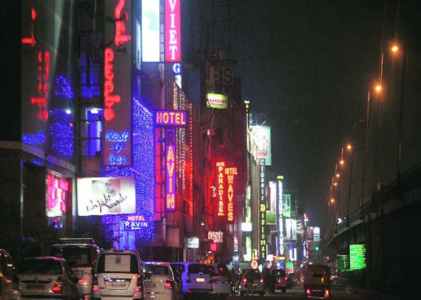 मालवीय नगर अग्निकांड के बाद सख्ती: महिपालपुर के 250 होटलों पर सीलिंग का खतरा, बिना लाइसेंस चल रहा कारोबार