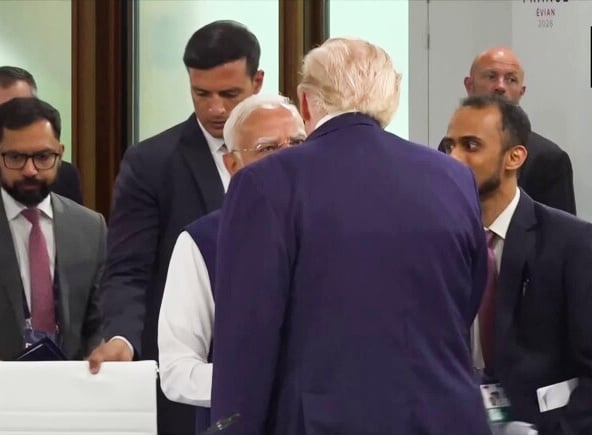 G-7 समिट में डोनाल्ड ट्रंप से मिले पीएम मोदी, मिडिल ईस्ट संकट के बाद पहली आमने-सामने बातचीत