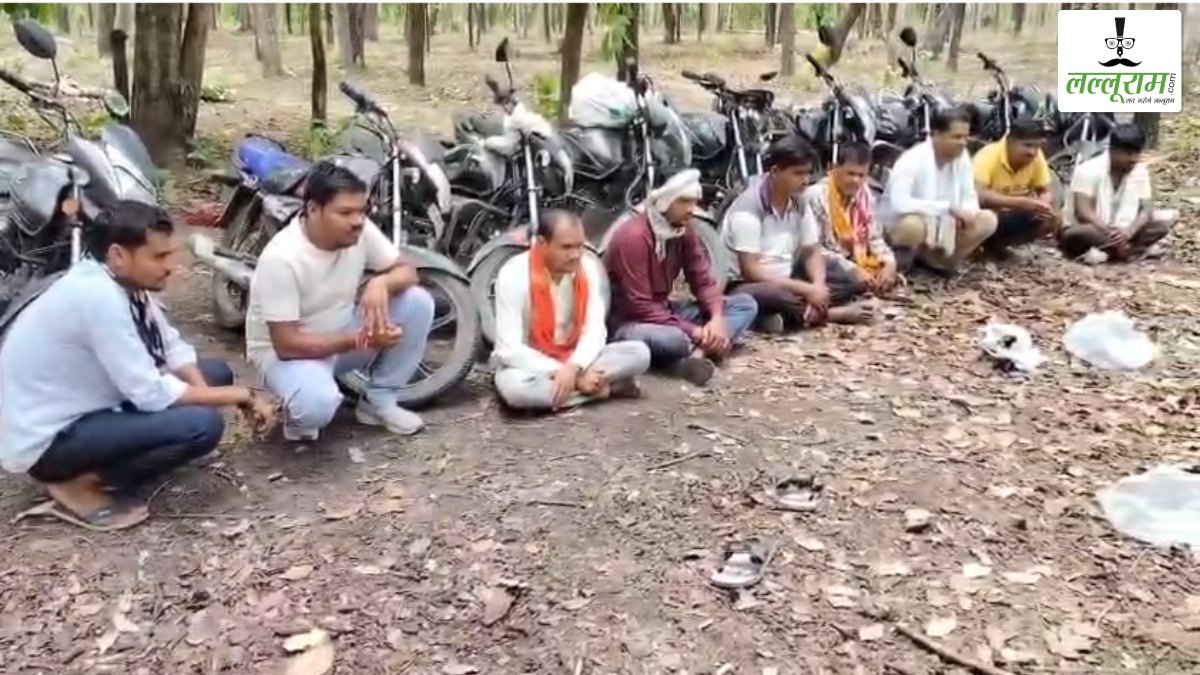 जंगल में सजी थी 52 परियों की महफिल: पुलिस ने रेड मारकर 9 जुआरियों को दबोचा