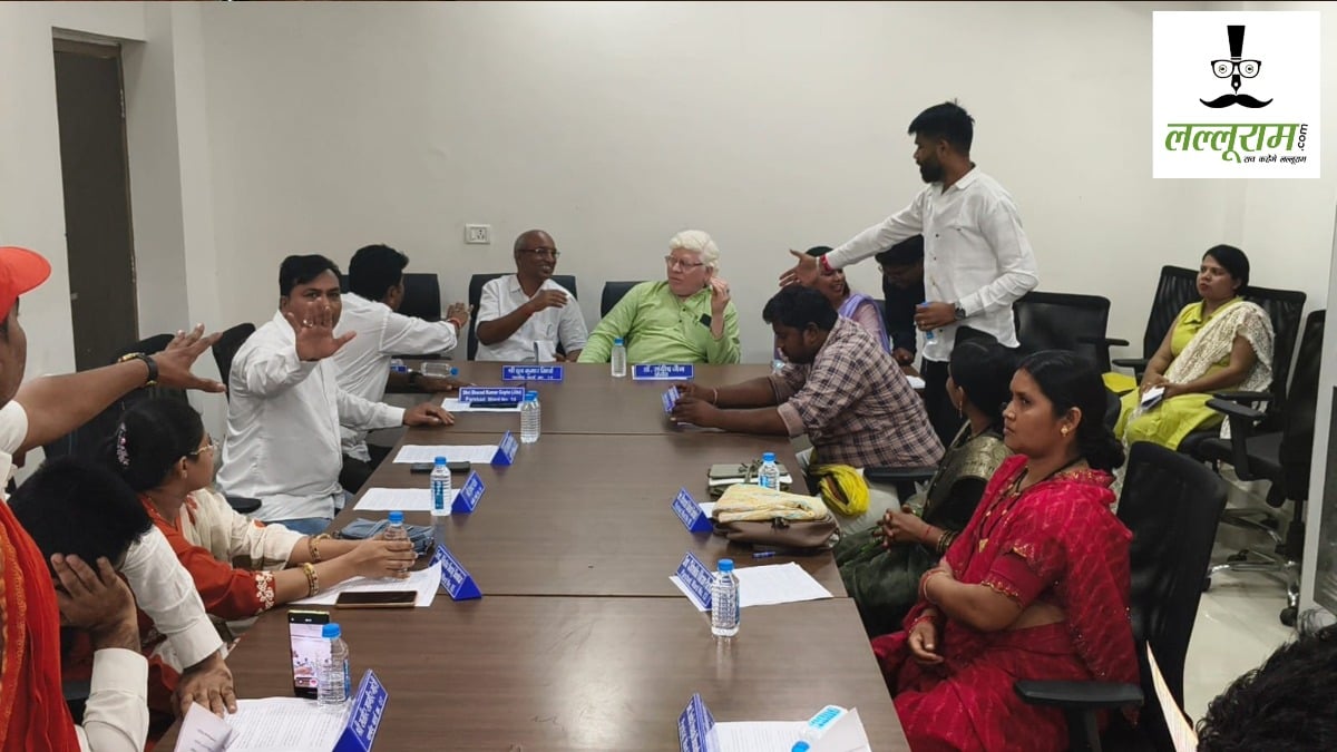 नगर पालिका की बैठक में हंगामा : आरंग बस स्टैंड निर्माण को लेकर घिरे अध्यक्ष, भाजपा पार्षदों ने भी दिया विपक्ष का साथ
