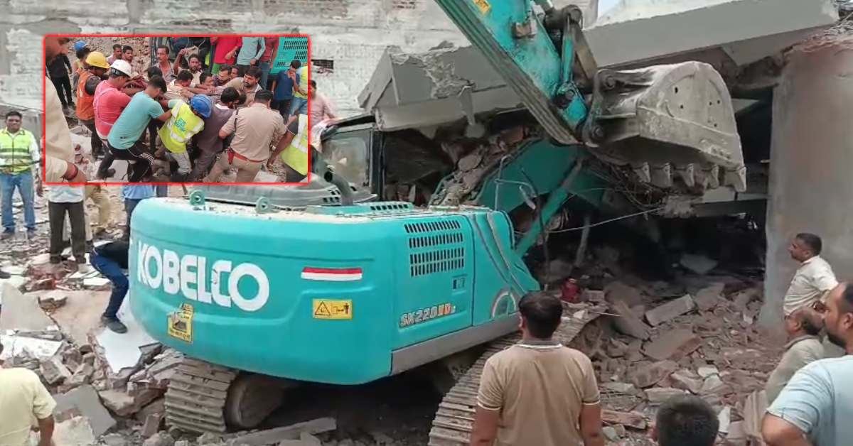 बागली में बड़ा हादसा टला, मकान की छत गिरने से पोकलेन मशीन दब गई, चालक को 2 घंटे बाद सुरक्षित निकाला गया