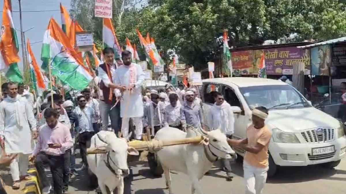 महंगाई के खिलाफ आक्रोश रैली, सड़क पर उतरे किसान, बैलगाड़ी पर सवार होकर किया विरोध प्रदर्शन