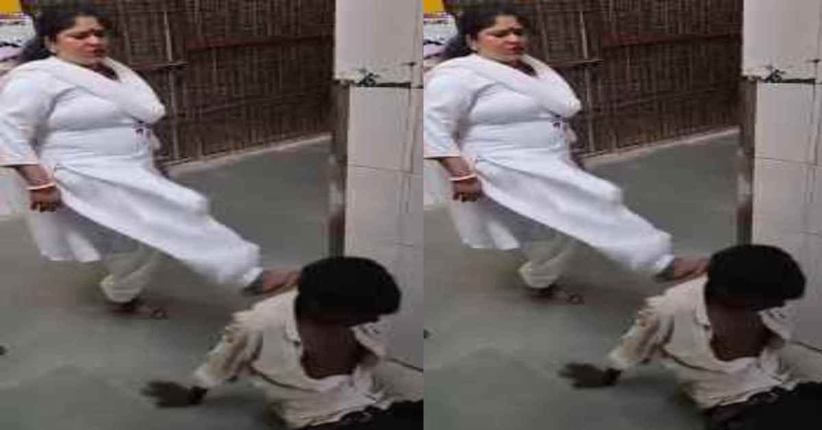योगी’राज’ में ‘लात’ से इलाज होता है! जिला अस्पताल में अभ्रदता, मानसिक रूप से बीमार व्यक्ति को लातों से मारकर निकाला बाहर, VIDEO वायरल