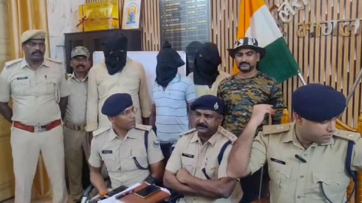 पुलिस ने अपराधियों के मंसूबों पर फेरा पानी, हथियारों के जखीरे के साथ 3 गिरफ्तार