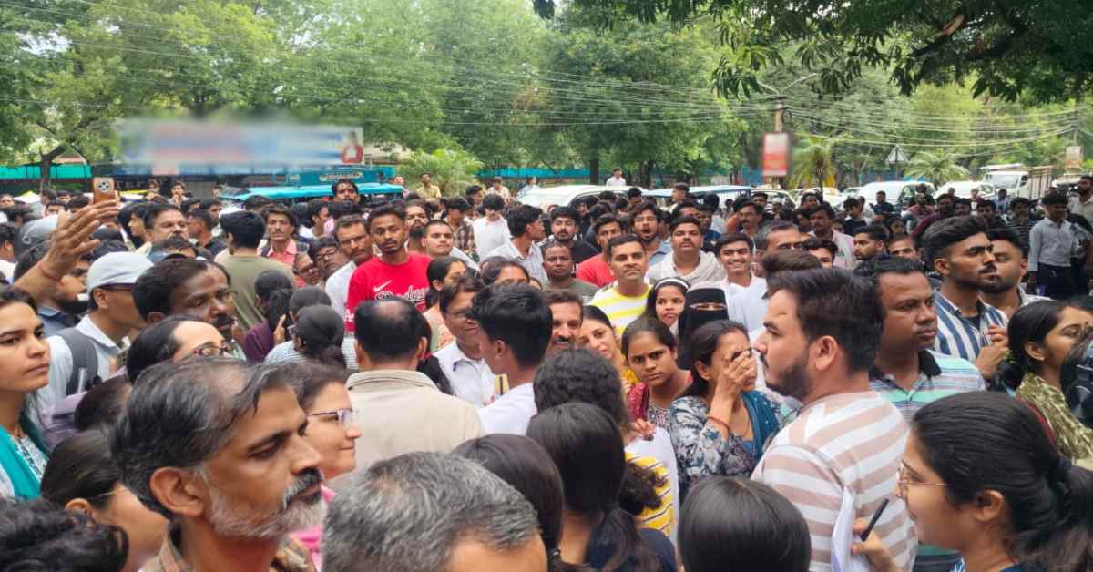 ‘नो रिस्क’ मोड में री-NEET परीक्षा: कलावे बाहर, गहने उतारे… सुरक्षा ऐसी कि बिना जांच किसी को नहीं मिली एंट्री