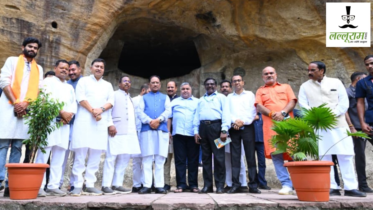 रामगढ़ महोत्सव-2026 : CM साय ने सीताबेंगरा गुफा का किया अवलोकन, कहा- हमारी सांस्कृतिक धरोहर आने वाली पीढ़ियों के लिए अमूल्य विरासत 