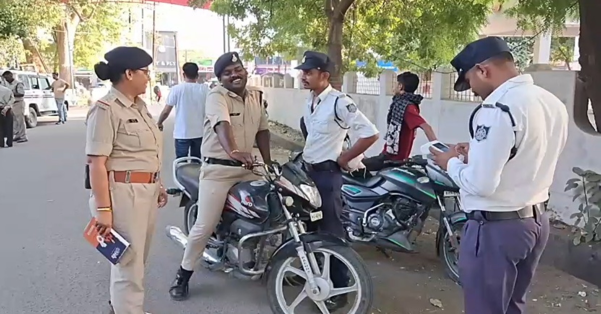 अजब-गजब: ‘सिंघम’ मैडम के आगे ढेर हुए पुलिस के ‘शहंशाह’, बीच सड़क काटा सिपाहियों का चालान