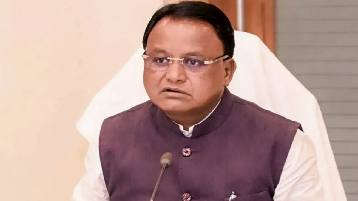 स्कूली किताबों में गलतियों पर CM मोहन माझी सख्त : जांच के लिए तीन सदस्यीय उच्चस्तरीय समिति गठित, 7 दिन में रिपोर्ट देने के निर्देश
