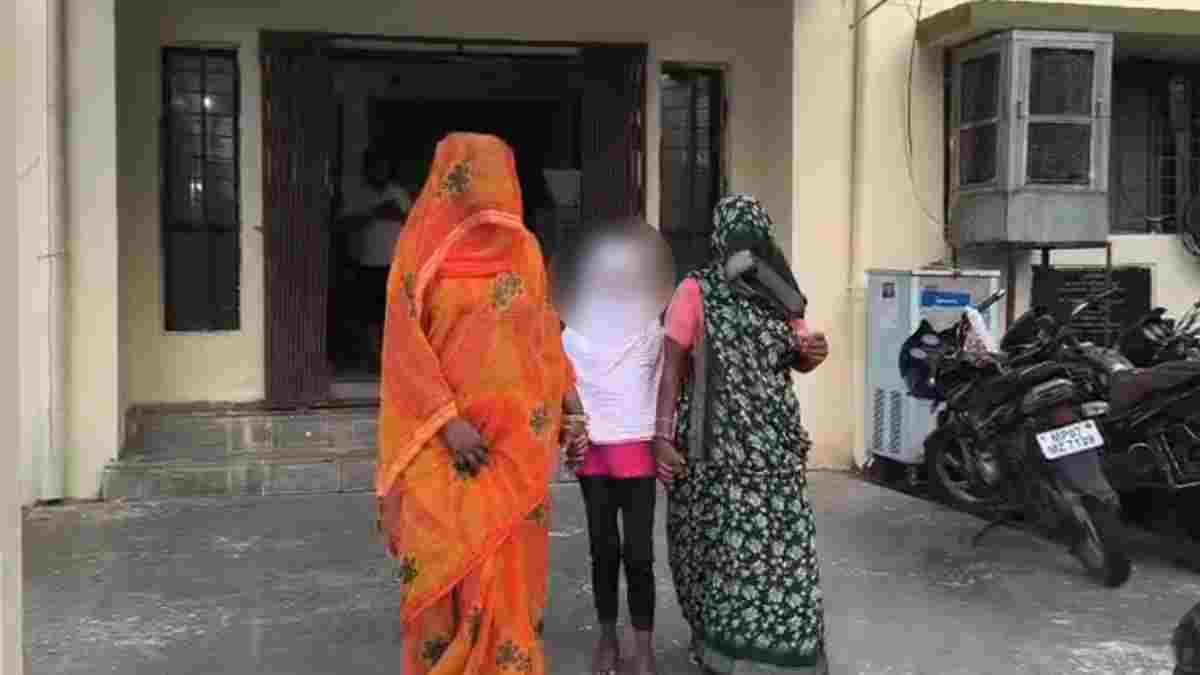 8 साल की बच्ची के साथ पड़ोसी ने किया घिनौना काम: घर के बाहर खेल रही मासूम को कमरे में ले गया 50 साल का शख्स, फिर…  POCSO एक्ट में मामला दर्ज    