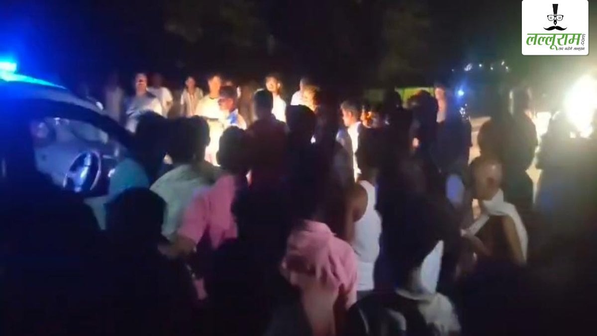 सड़क हादसे में युवक की मौत पर बवाल: नाराज ग्रामीणों ने वाहनों में की तोड़फोड़, एंबुलेंस चालक और SI घायल
