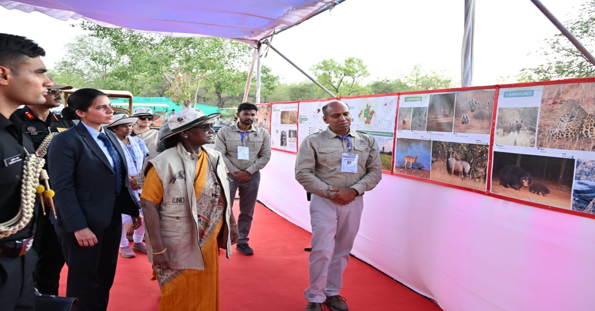 वायुसेना के विशेष विमान से कूनो पहुंचीं राष्ट्रपति द्रौपदी मुर्मू, राज्यपाल और प्रभारी मंत्री ने किया आत्मीय स्वागत, ‘चीता प्रोजेक्ट’ की प्रगति देख हुईं गदगद