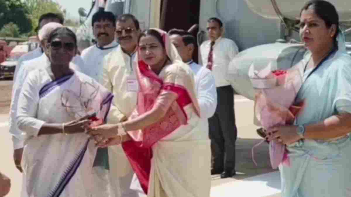 राष्ट्रपति द्रौपदी मुर्मू पहुंचीं ओंकारेश्वर: मंदिर में दर्शन पूजन करेंगी महामहिम, कल अंतर्राष्ट्रीय सिकल सेल दिवस पर आयोजित कार्यक्रम में मुख्य अतिथि के रूप में करेंगी सहभागिता 