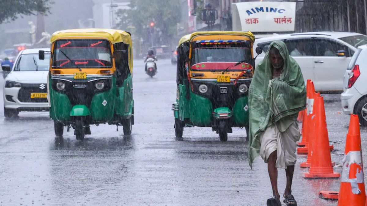 दिल्ली में बारिश से मौसम हुआ सुहानाः तेज बारिश से उमस भरी गर्मी से लोगों को राहत मिली, मौसम विभाग ने जारी किया अलर्ट