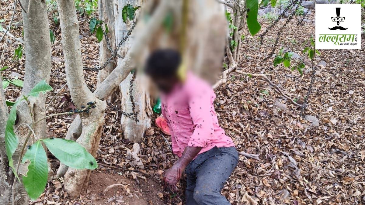 CG Suicide News : नदी किनारे पेड़ पर फंदे से लटका मिला वृद्ध का शव, इलाके में फैली सनसनी 