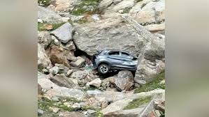 दर्दनाक हादसा : मनाली में फोटो खिंचवाते समय खाई में गिरी कार, गुरुग्राम की महिला और 11 माह के मासूम की मौत