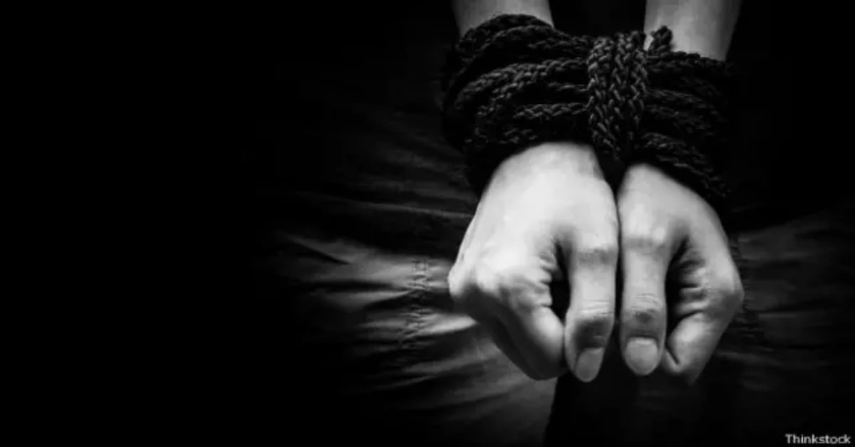 बॉयफ्रेंड ने 2 लाख में किया सौदा, भूखी-प्यासी 3 दिनों तक कमरे में बंद… समय पर पहुंची पुलिस ने ताला तोड़कर बचाई जान