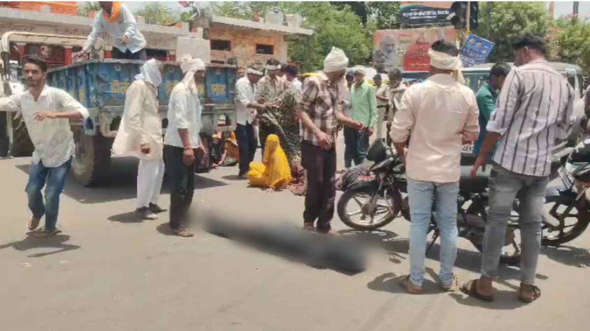 किसान ने जहर खाकर किया सुसाइड: खेत विवाद बनी वजह, परिजनों ने किया चक्काजाम