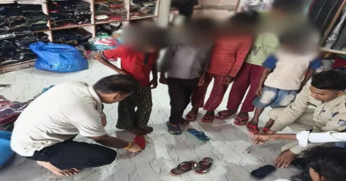 मां की मृत्यु के बाद टूटा बचपन: शराबी पिता की मार से तंग आकर घर छोड़ निकले पांच मासूम, पुलिस बनी सहारा