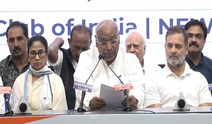 शिक्षा मंत्री का इस्तीफा, वोट लूट के खिलाफ चीफ जस्टिस को पत्र.. INDIA ब्लॉक की 7वीं बैठक में हुए ये फैसले