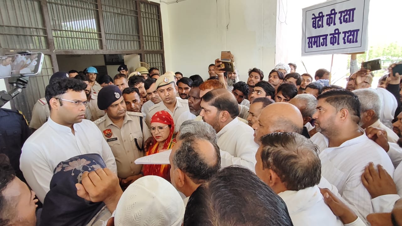 मेवात में गैंगरेप पीड़िता की मौत पर आक्रोश, 36 बिरादरी ने निकाला विरोध मार्च, आरोपियों की गिरफ्तारी को 3 दिन का अल्टीमेटम