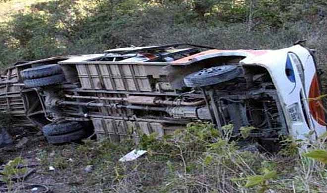 पीर निगाह से लौट रहे श्रद्धालुओं की गाड़ी खाई में गिरी, 18 घायल, 4 की हालत गंभीर