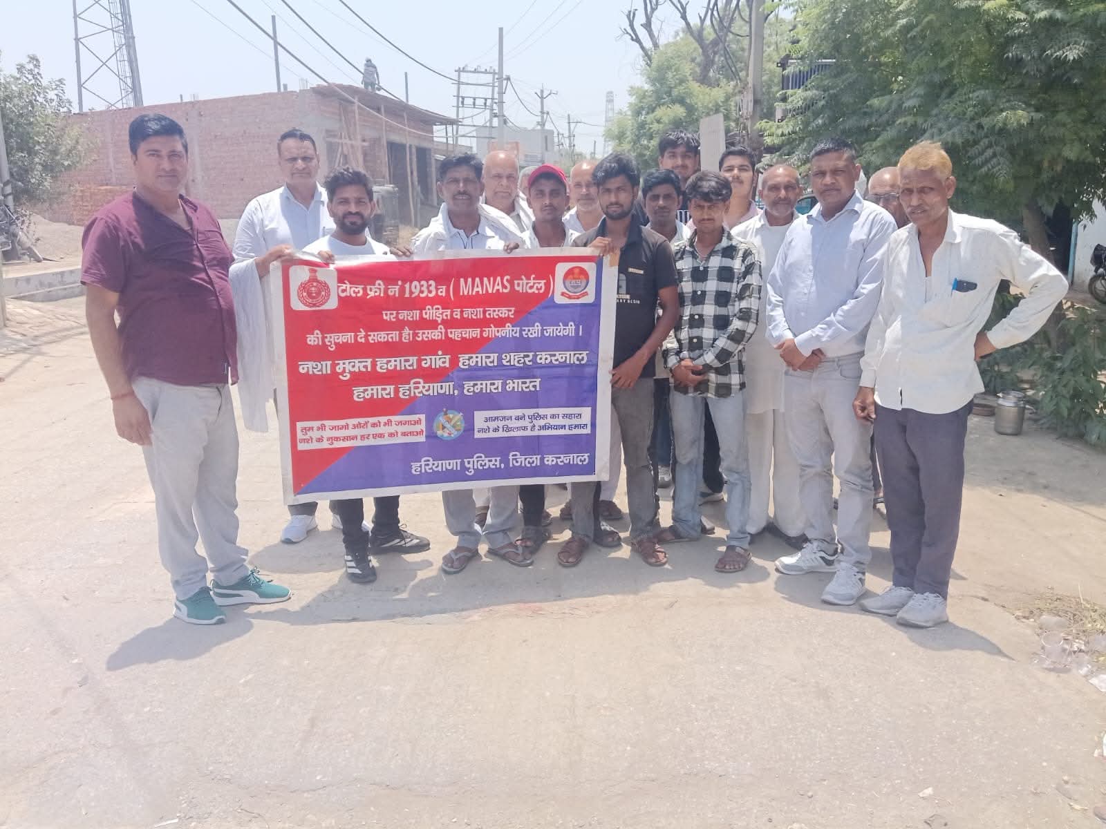 करनाल पुलिस का नशे के खिलाफ अभियान तेज, गांव पुंडरी में घर-घर पहुंचकर किया जागरूक