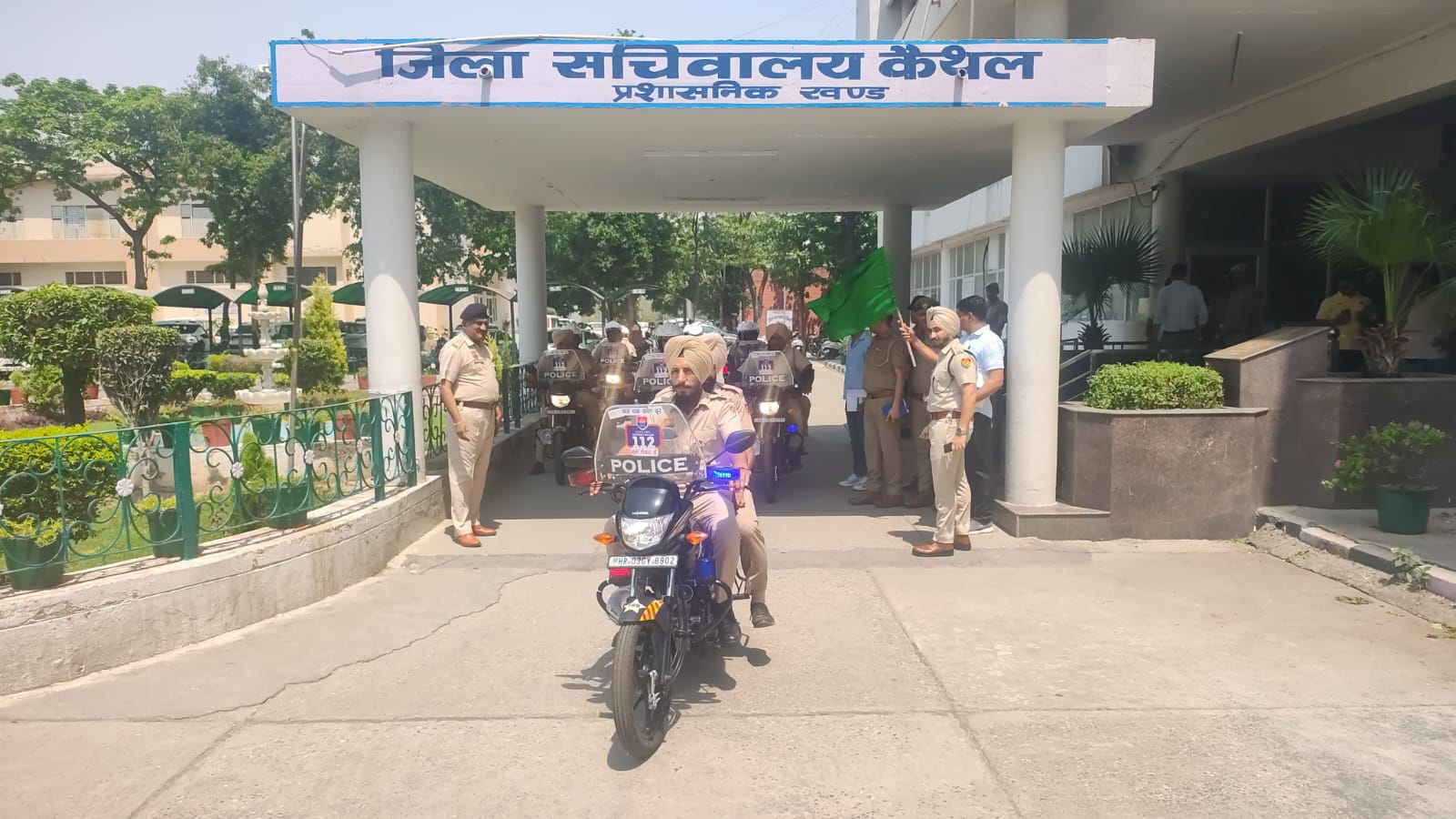 कैथल पुलिस को मिले 10 नए डायल-112 राइडर वाहन, एसपी मनप्रीत सिंह सूदन ने दिखाई हरी झंडी