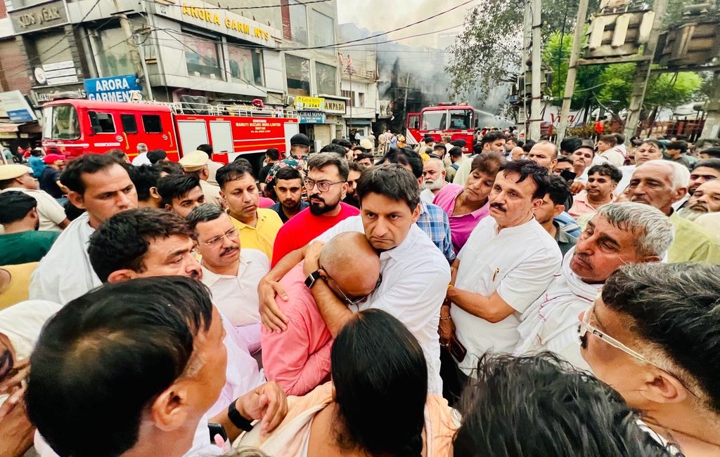 रोहतक डी-पार्क मार्केट अग्निकांड: एक शव बरामद, 3 लापता, दीपेंद्र हुड्डा ने मांगा मुआवजा और सरकारी नौकरी