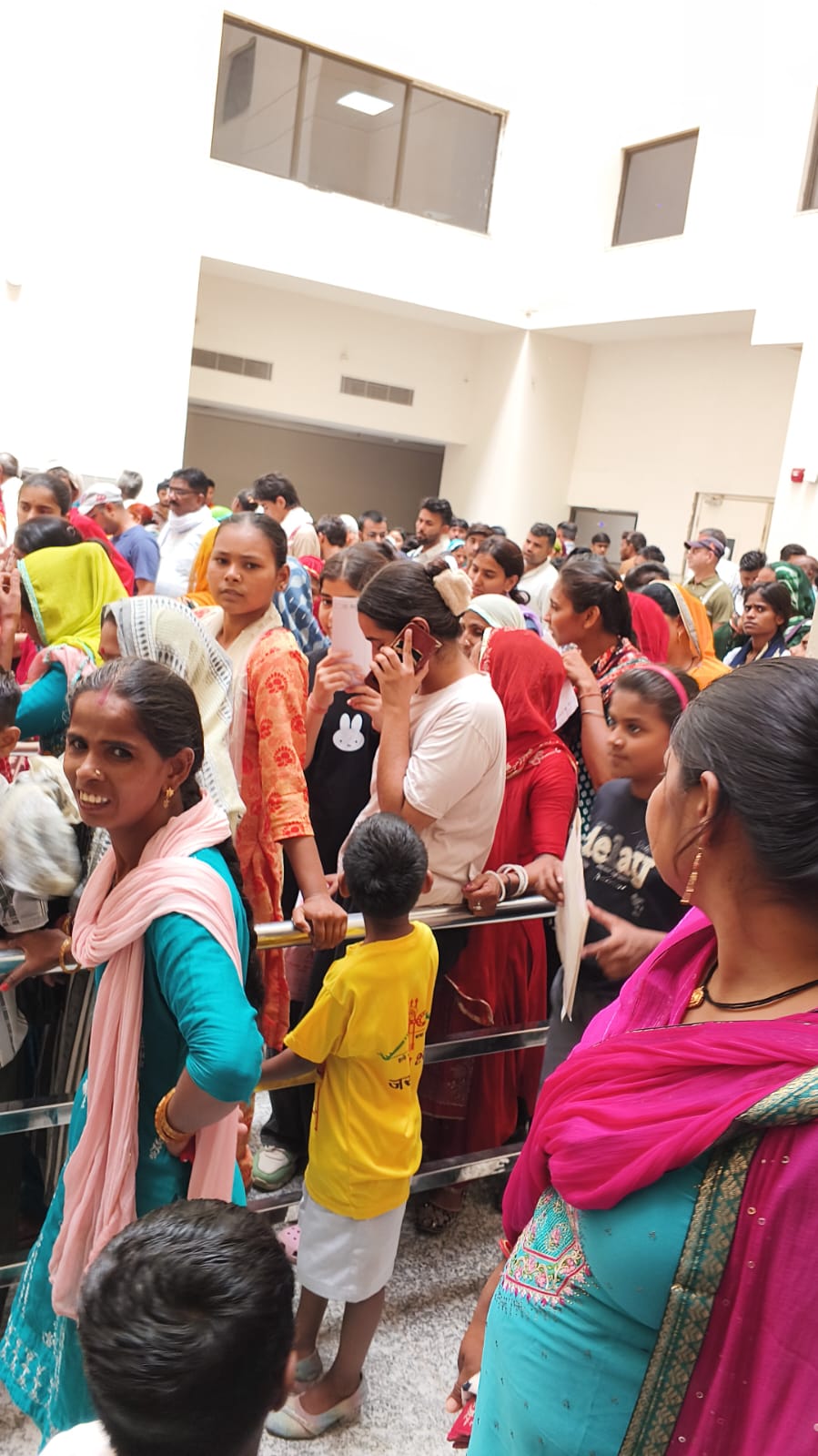 भिवानी का पंडित नेकीराम शर्मा मेडिकल कॉलेज बदहाल: एक्स-रे, एमआरआई और लिफ्ट सुविधाओं के अभाव में मरीज परेशान