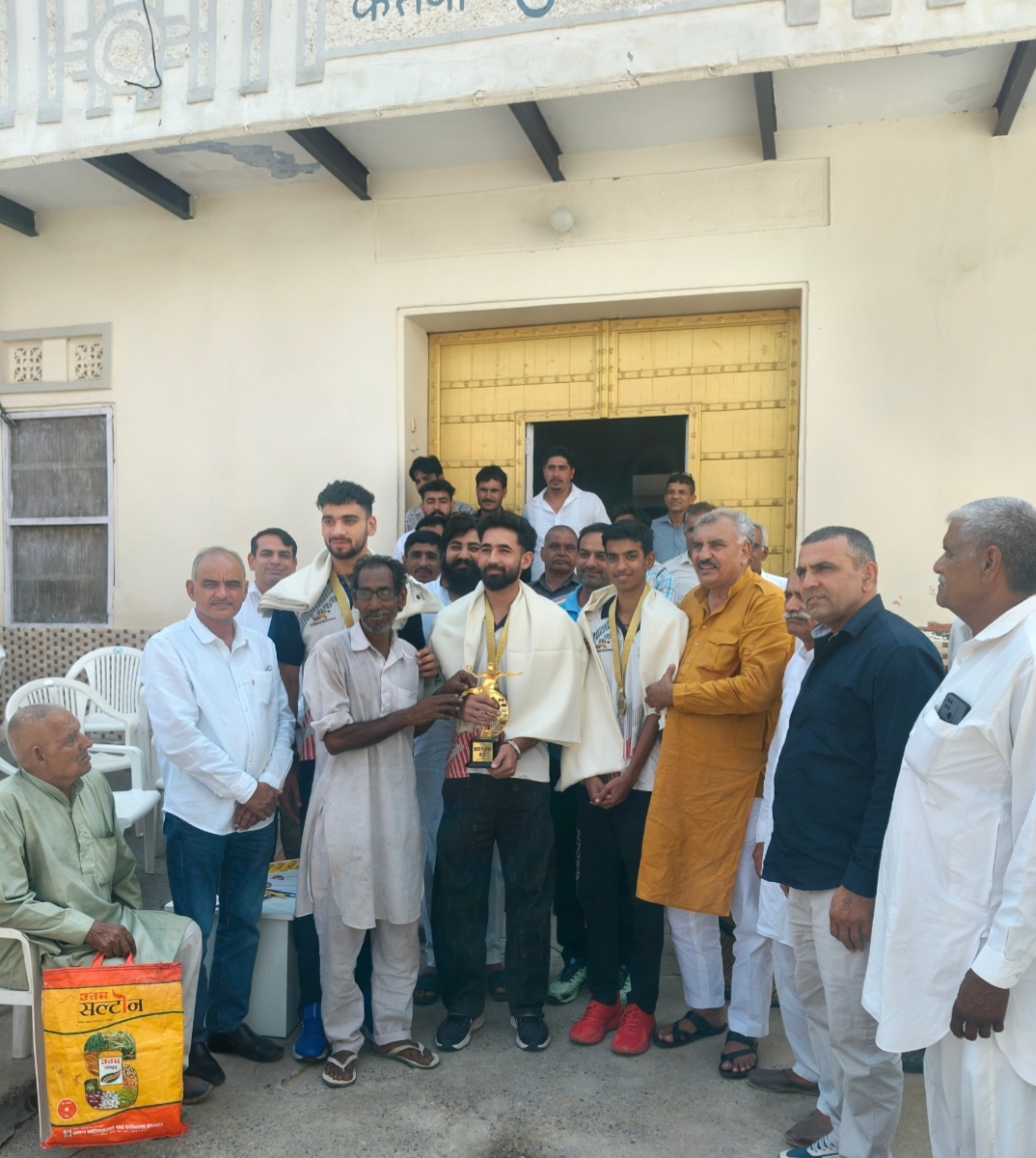 आईएचएफ ट्रॉफी में गोल्ड जीतने वाले हैंडबॉल खिलाड़ियों का विधायक रणधीर पनिहार ने किया भव्य सम्मान