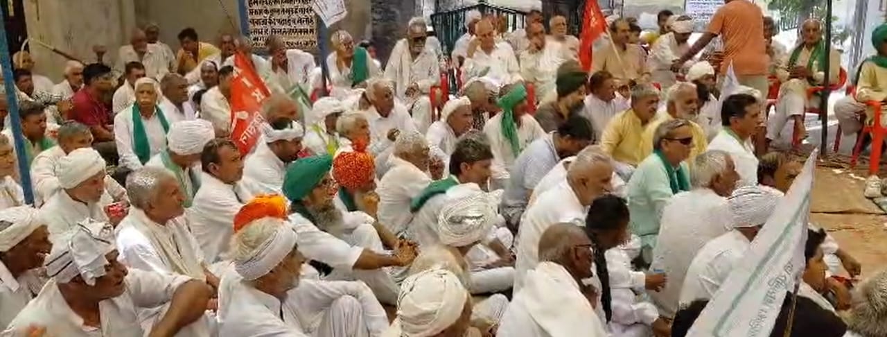चानौत आंदोलन में बढ़ा तनाव: अनशनकारियों ने DC, SP और विधायक को ठहराया जिम्मेदार
