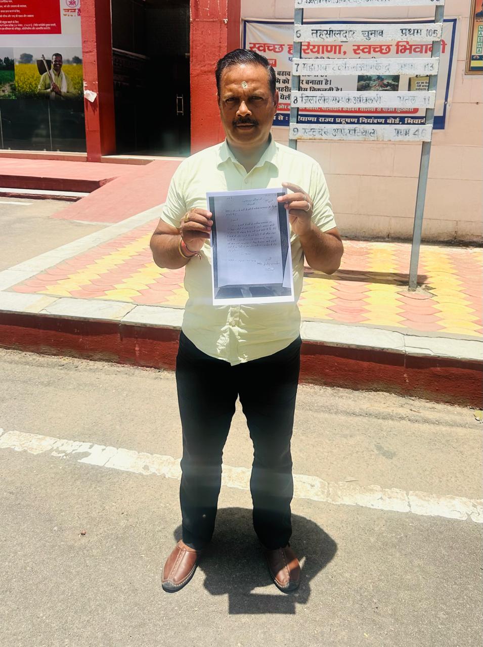 भिवानी के वार्ड-25 में हादसे का खतरा! पार्षद विनोद प्रजापति ने प्रशासन को घेरा, जल्द कार्रवाई नहीं हुई तो होगा प्रदर्शन