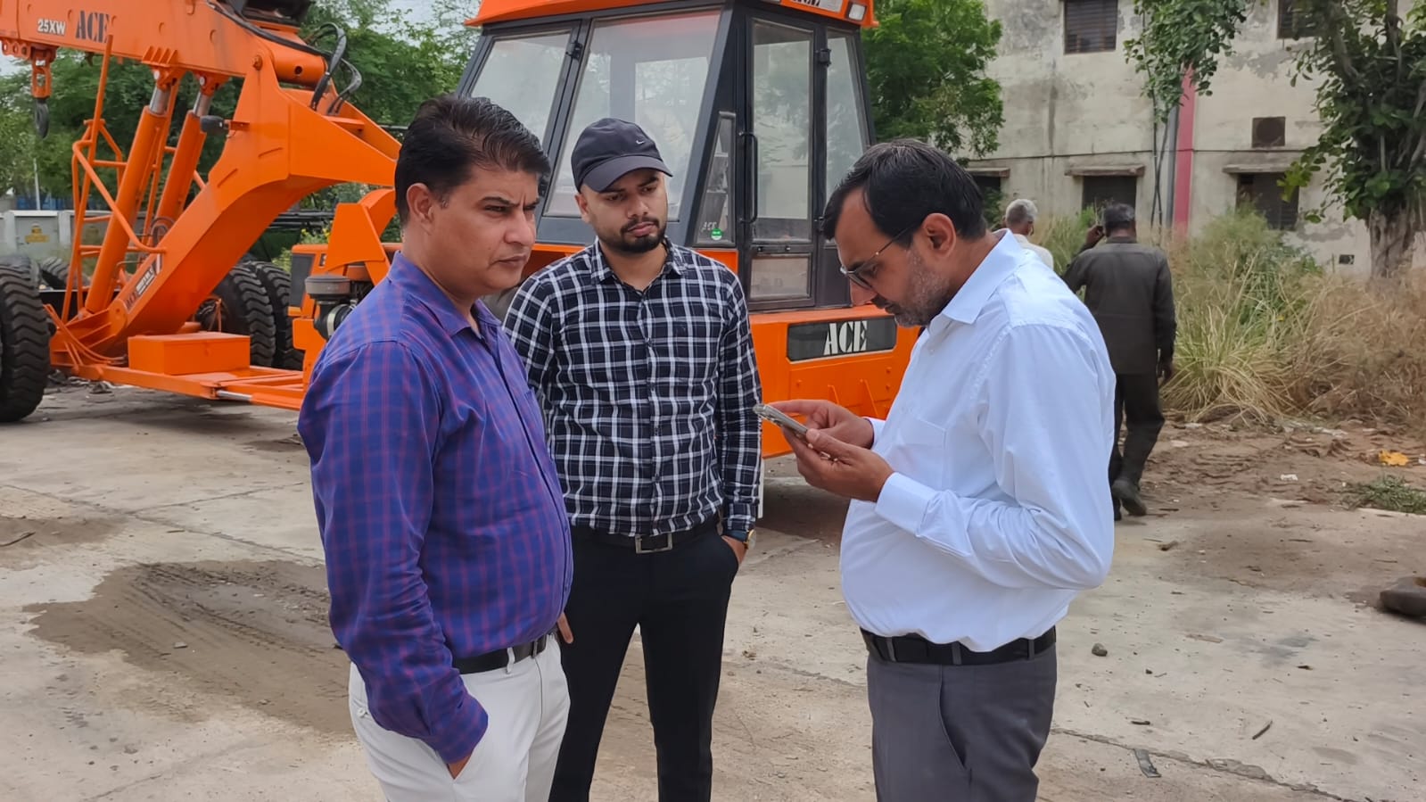 हिसार में खाद की नहीं है कोई कमी, कालाबाज़ारी रोकने के लिए व्हीकल ट्रैकिंग सिस्टम लागू: कृषि अधिकारी अरुण यादव