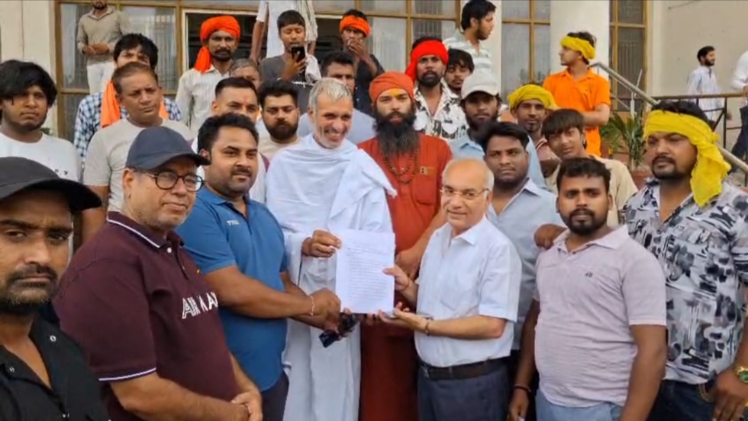 पानीपत में अवैध मीट दुकानों के खिलाफ गौ रक्षा दल का प्रदर्शन, एसपी को सौंपा ज्ञापन