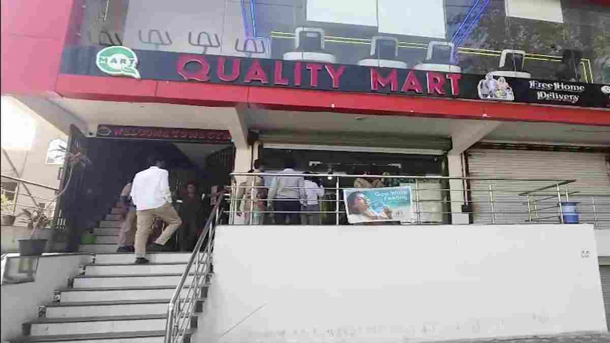 इंदौर में लोकायुक्त का बड़ा छापा: महिला बाल विकास विभाग के डिप्टी डायरेक्टर के पास आय से 241% अधिक संपत्ति का खुलासा, आलीशान बंगला-जिम और करोड़ों की जमीन देख अफसरों के उड़े होश 