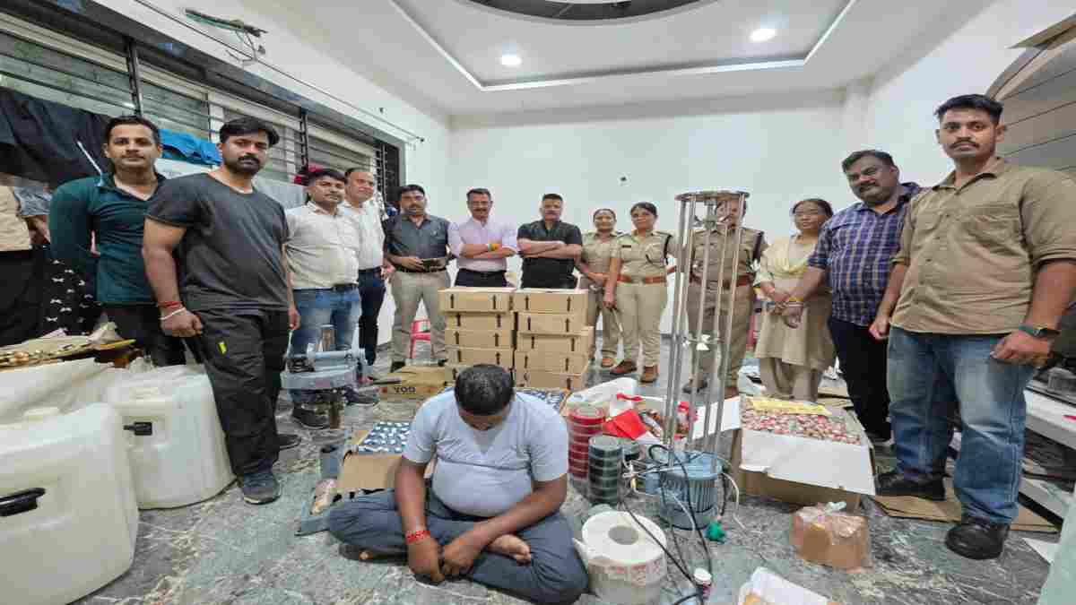 इंदौर में नकली शराब फैक्ट्री पर आबकारी का छापा: 144 बल्क लीटर अवैध शराब जब्त, राजस्थान तक होती थी सप्लाई; जांच के लिए भेजे गए सैंपल  