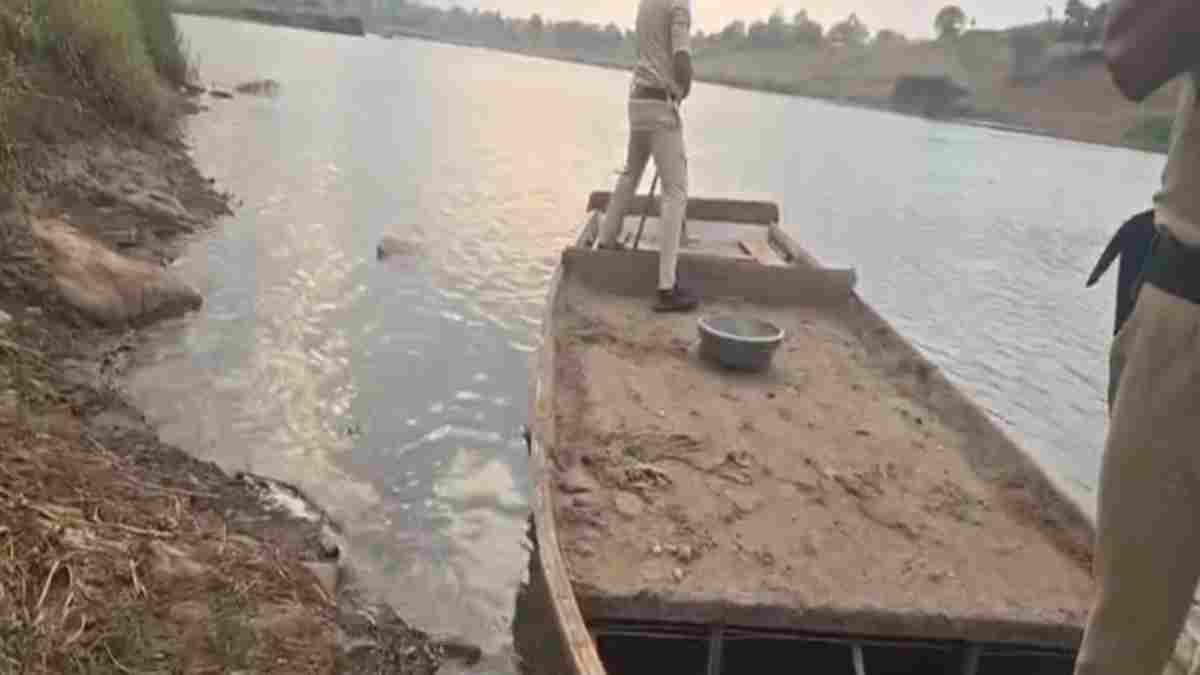जबलपुर में अवैध खनन के खिलाफ कार्रवाई: नर्मदा नदी के किनारे खड़ी नावों को किया नष्ट,  92 लाख का जुर्माना   