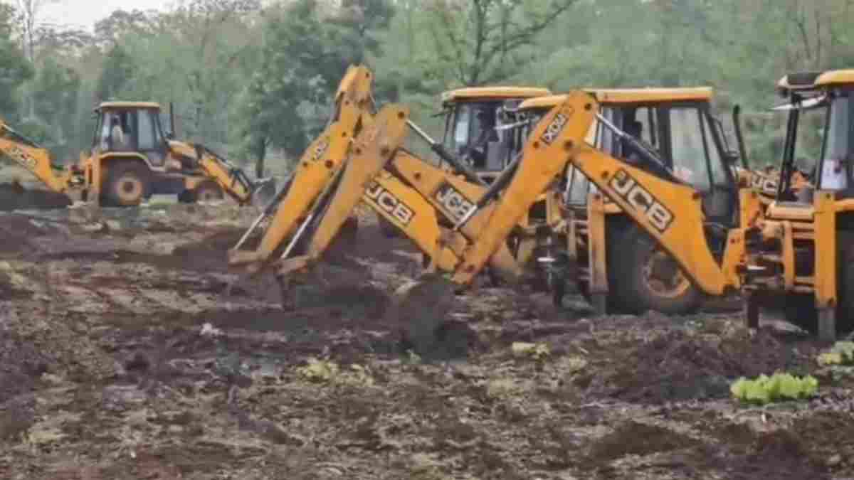 वन कर्मियों पर हमले का 24 घंटे में हिसाब: खंडवा में 30 JCB और 600 जवानों का महा-एक्शन, ढहाया अतिक्रमणकारियों का किला!