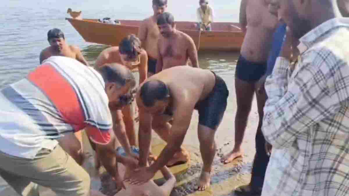 ओंकारेश्वर में नर्मदा स्नान के दौरान बड़ा हादसा: दिल्ली से दर्शन करने आए दो युवक गहरे पानी में डूबे, एक की मौत, दूसरे की  इस तरह बची जान     