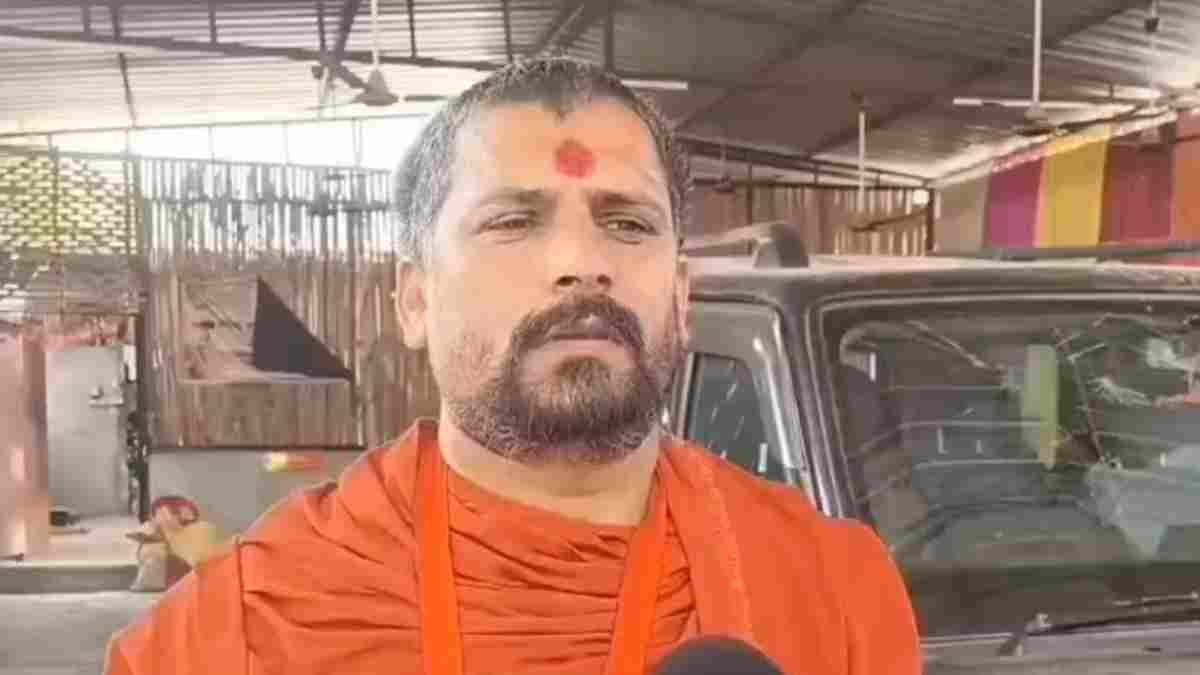 महामंडलेश्वर की कार पर पथराव: चार-पांच अज्ञात युवकों ने किया हमला, वाहन नहीं रोकने पर बरसाए पत्थर 