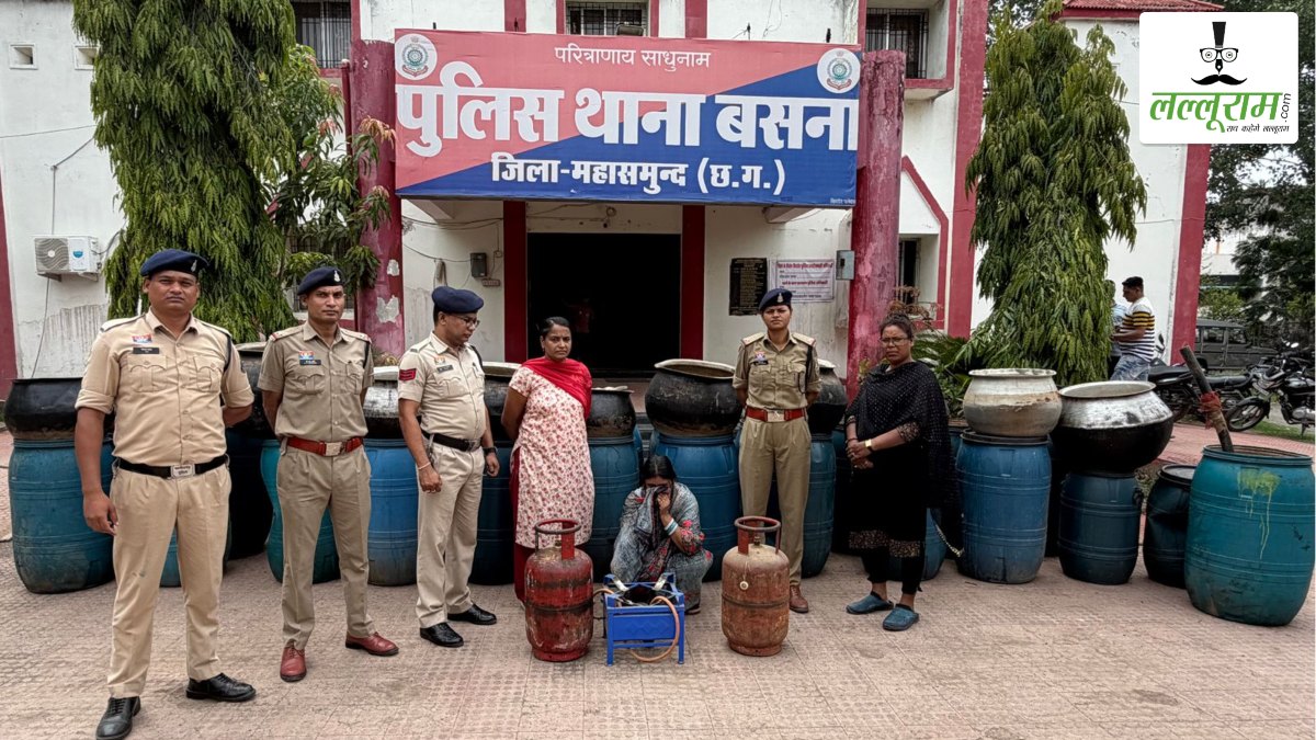 घर के अंदर बना रखी थी शराब बनाने की भट्टी: पुलिस ने छापा मारकर किया भंडाफोड़, महिला गिरफ्तार