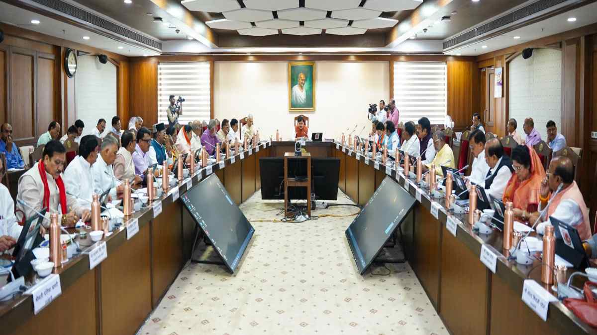 MP Cabinet Decision: 24,200 करोड़ के प्रस्ताव को मंजूरी, इंदौर मेट्रो रेल प्रोजेक्ट का बजट बढ़ा, आज रात 12 बजे तक हो सकेंगे ट्रांसफर