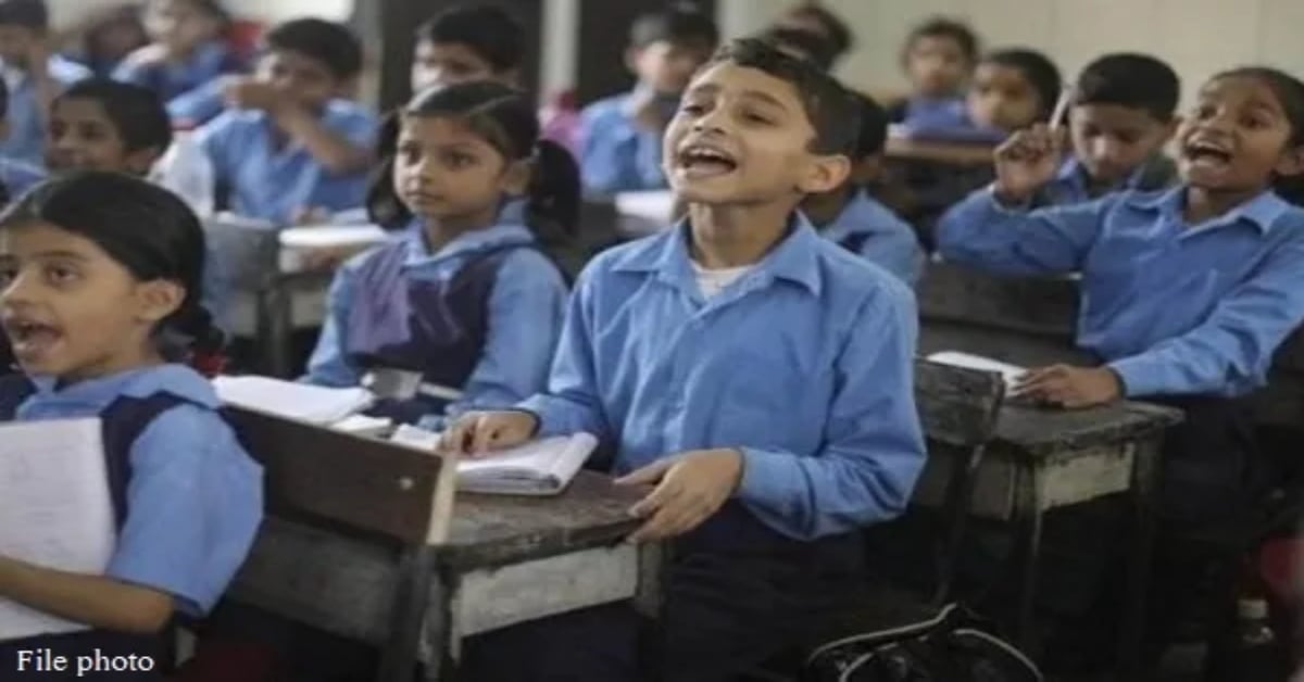 सरकारी स्कूल के छात्रों को सौगात: सत्र शुरू होने से पहले मिलेंगे 2 जोड़ी कम्पलीट यूनिफॉर्म, CM ने कहा- ‘गुणवत्ता से कोई समझौता नही’