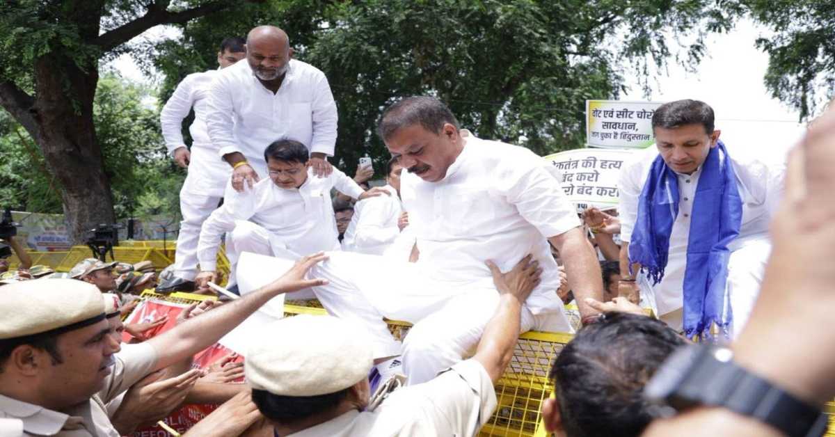 दिल्ली में एमपी कांग्रेस के पीसीसी चीफ, नेता प्रतिपक्ष और विधायक गिरफ्तार, राष्ट्रपति से समय नहीं मिलने के बाद निकाला था पैदल मार्च