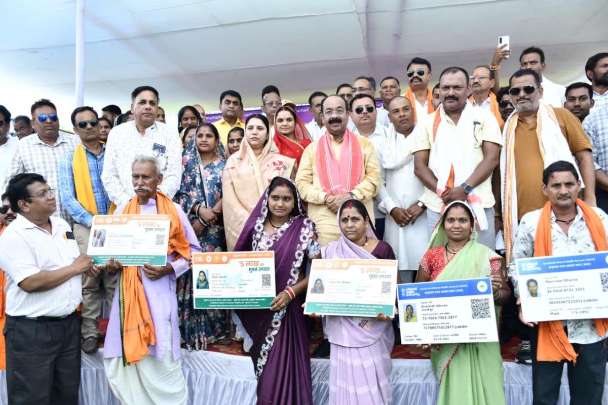 सुशासन तिहार में जनसमस्याओं का लगा अंबार, एक माह में 42 हजार नक्शों का हुआ बटांकन, अब गांव-शहर चलो अभियान के जरिए जनता तक पहुंचेगा प्रशासन