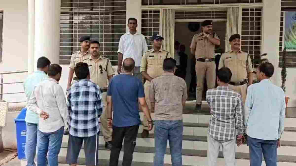 नर्मदापुरम में सटोरियों का ‘महागठबंधन’ ध्वस्त: सब्जी मंडी से बंगाली कॉलोनी तक पुलिस का आधी रात को तांडव, 14 गिरफ्तार