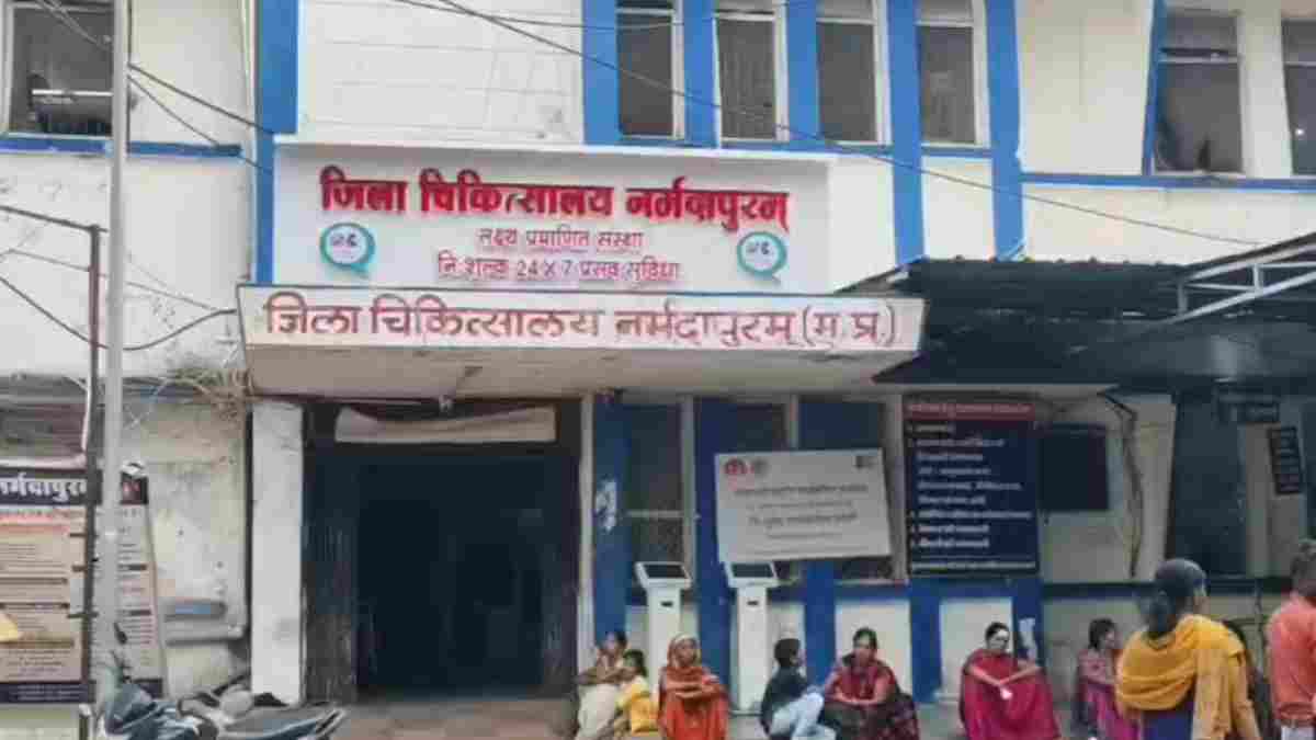नर्मदापुरम जिला अस्पताल में अमानवीयता: VVIP ड्यूटी का हवाला दे घायल को नहीं दी एंबुलेंस; सिविल सर्जन को नोटिस 